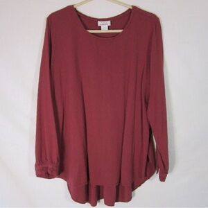 Ariat burgundy/wine tunic top, side splits, very cute! Size large